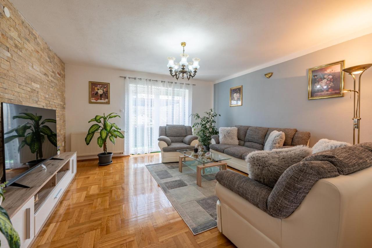 Gračac Apartman Toni מראה חיצוני תמונה