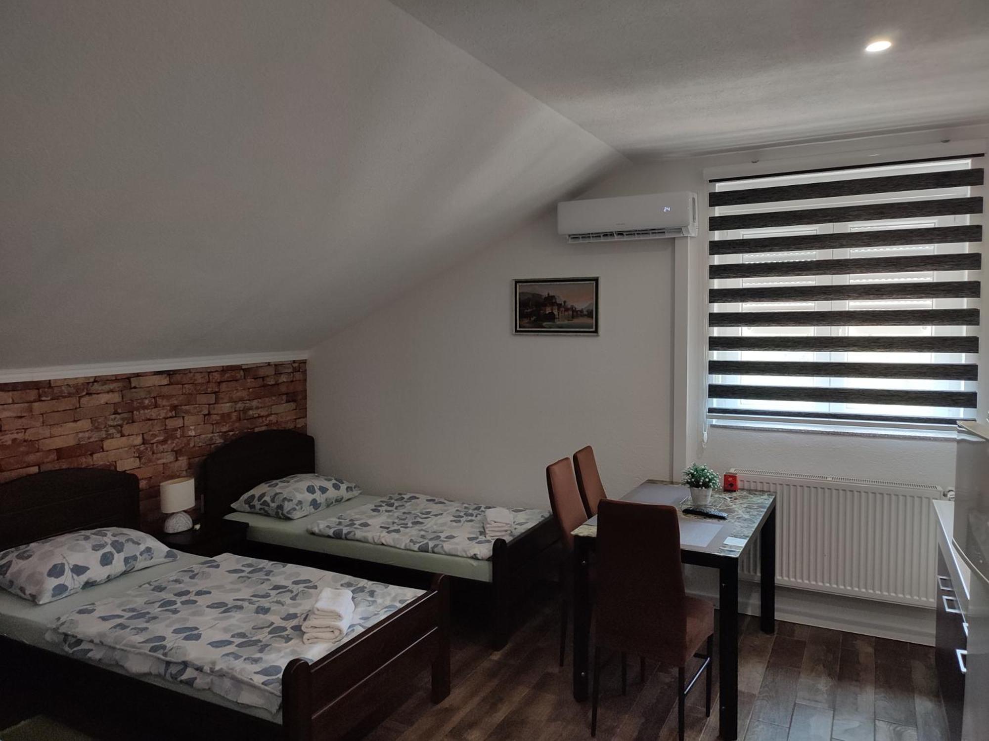 Gračac Apartman Toni מראה חיצוני תמונה