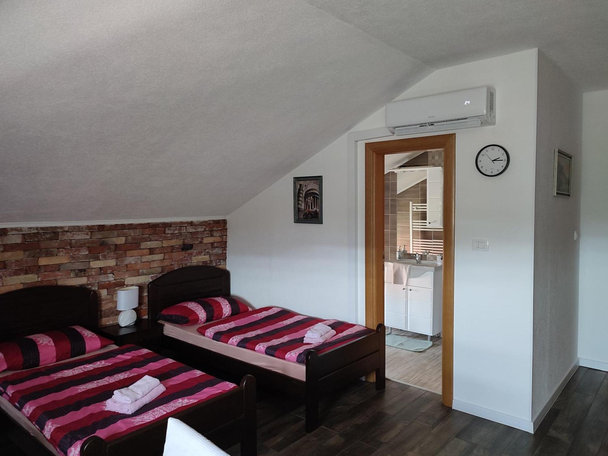 Gračac Apartman Toni מראה חיצוני תמונה